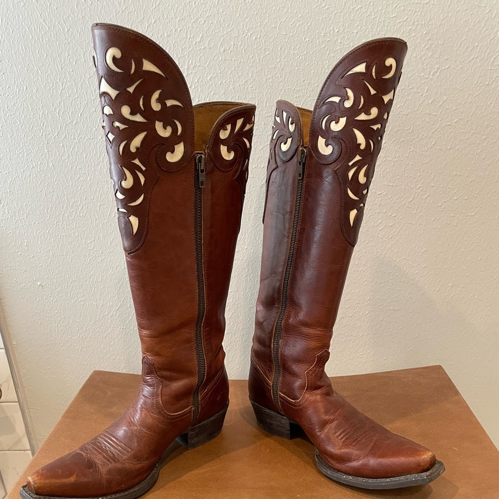 Beautiful tall Ariat boots with cream cut out. Great condition and comfortable.